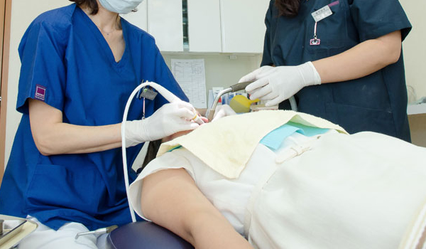 経験豊富な常勤歯科衛生士から学びながら仕事ができる